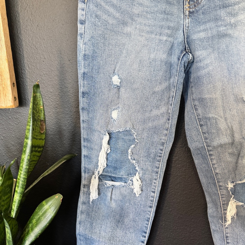 Old Navy Light Blue Distressed Ankle Jeans - Picture 3 of 7